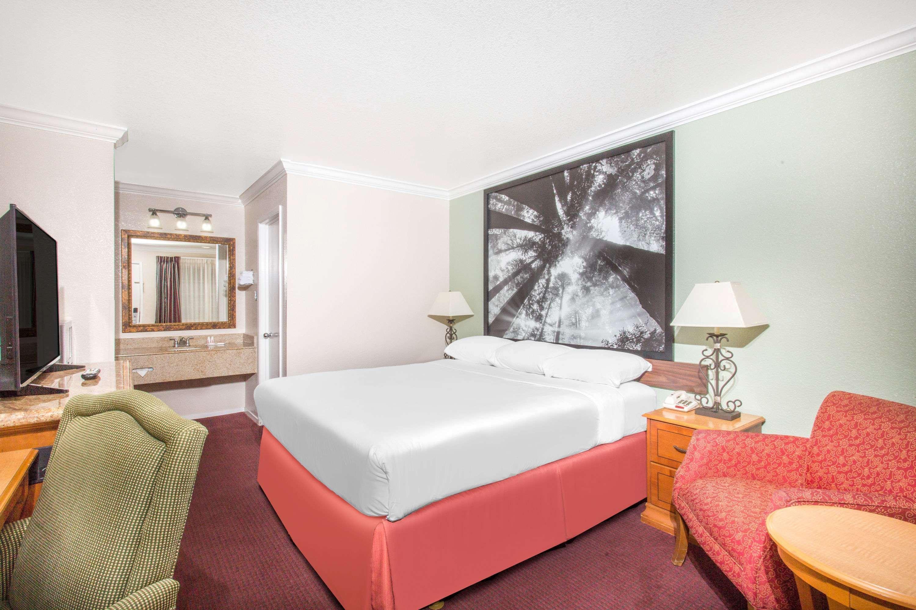 Upper Lake Inn & Suites المظهر الخارجي الصورة